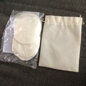 11 Organic Bamboo Nursing Pads With Wash Bag